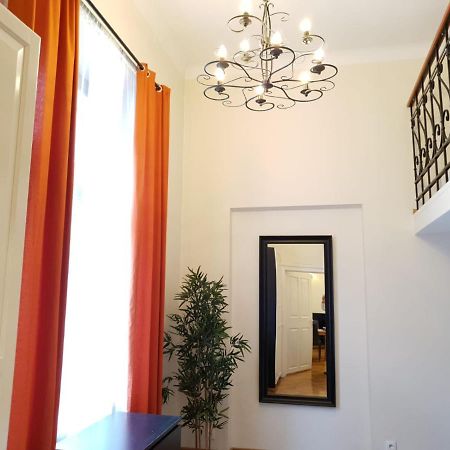 Golden Apartments With Lift - Old Town Krakow Bagian luar foto