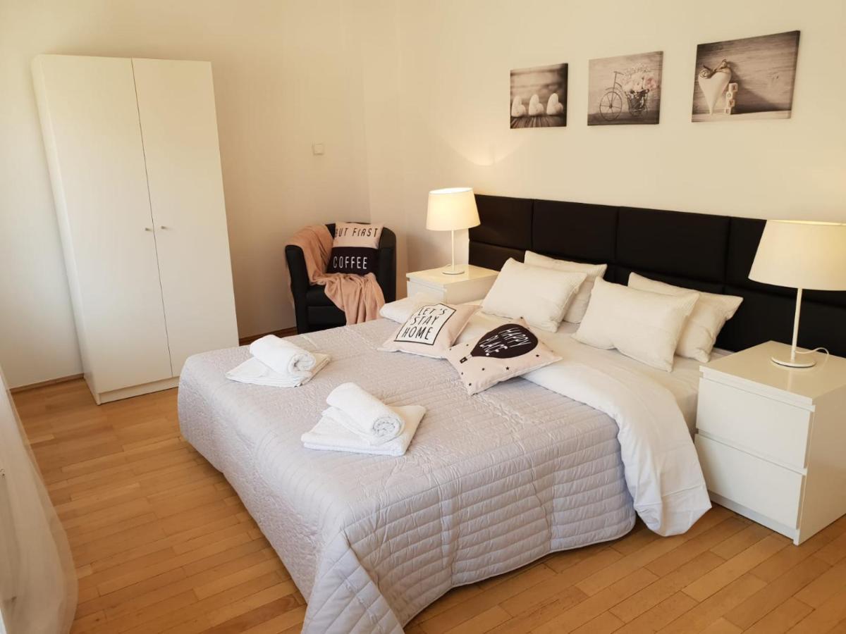 Golden Apartments With Lift - Old Town Krakow Bagian luar foto