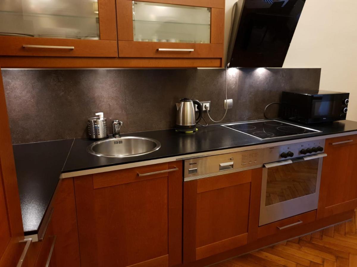 Golden Apartments With Lift - Old Town Krakow Bagian luar foto