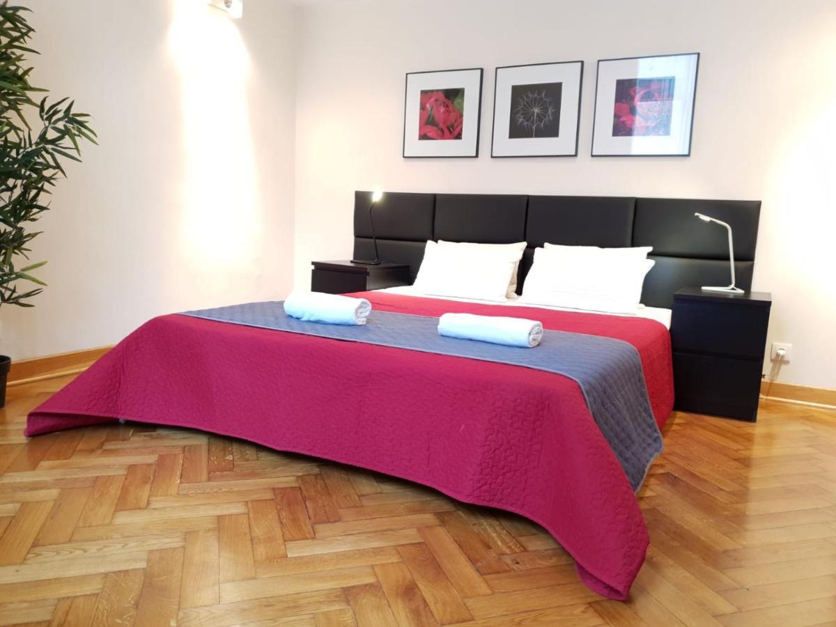 Golden Apartments With Lift - Old Town Krakow Bagian luar foto