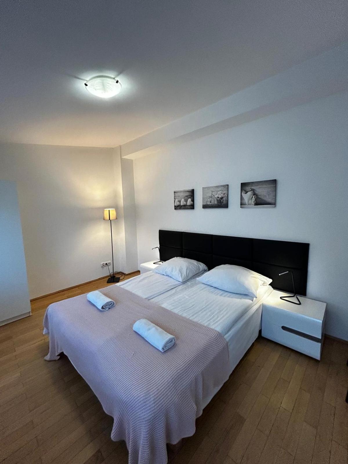 Golden Apartments With Lift - Old Town Krakow Bagian luar foto