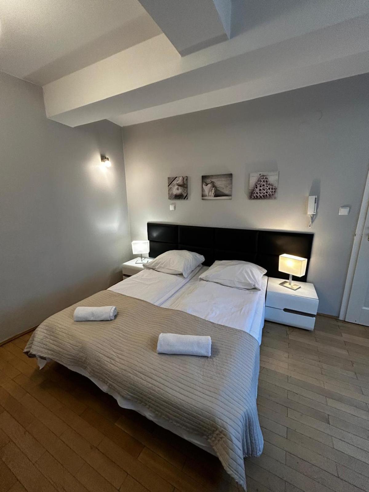 Golden Apartments With Lift - Old Town Krakow Bagian luar foto