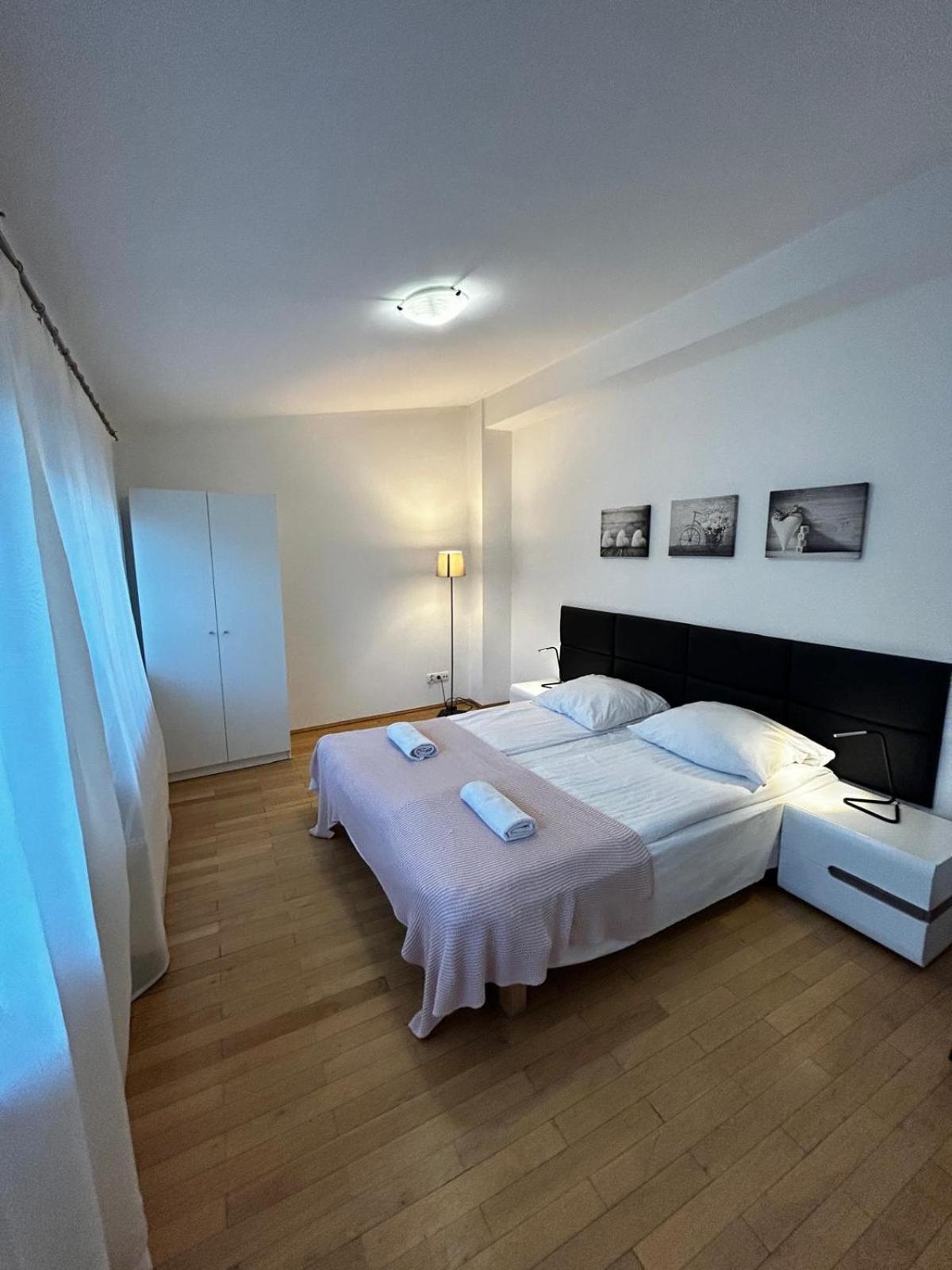 Golden Apartments With Lift - Old Town Krakow Bagian luar foto