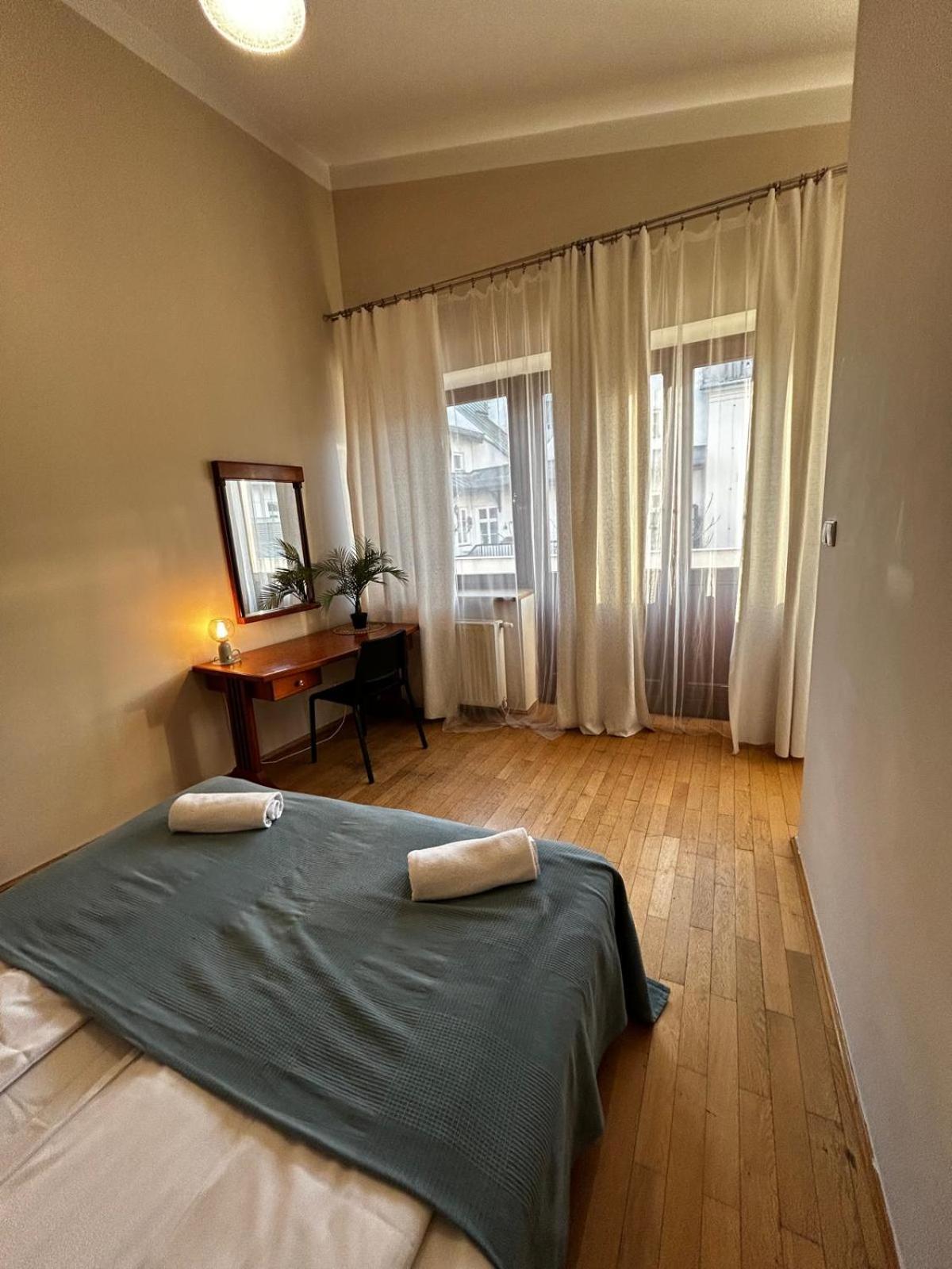 Golden Apartments With Lift - Old Town Krakow Bagian luar foto