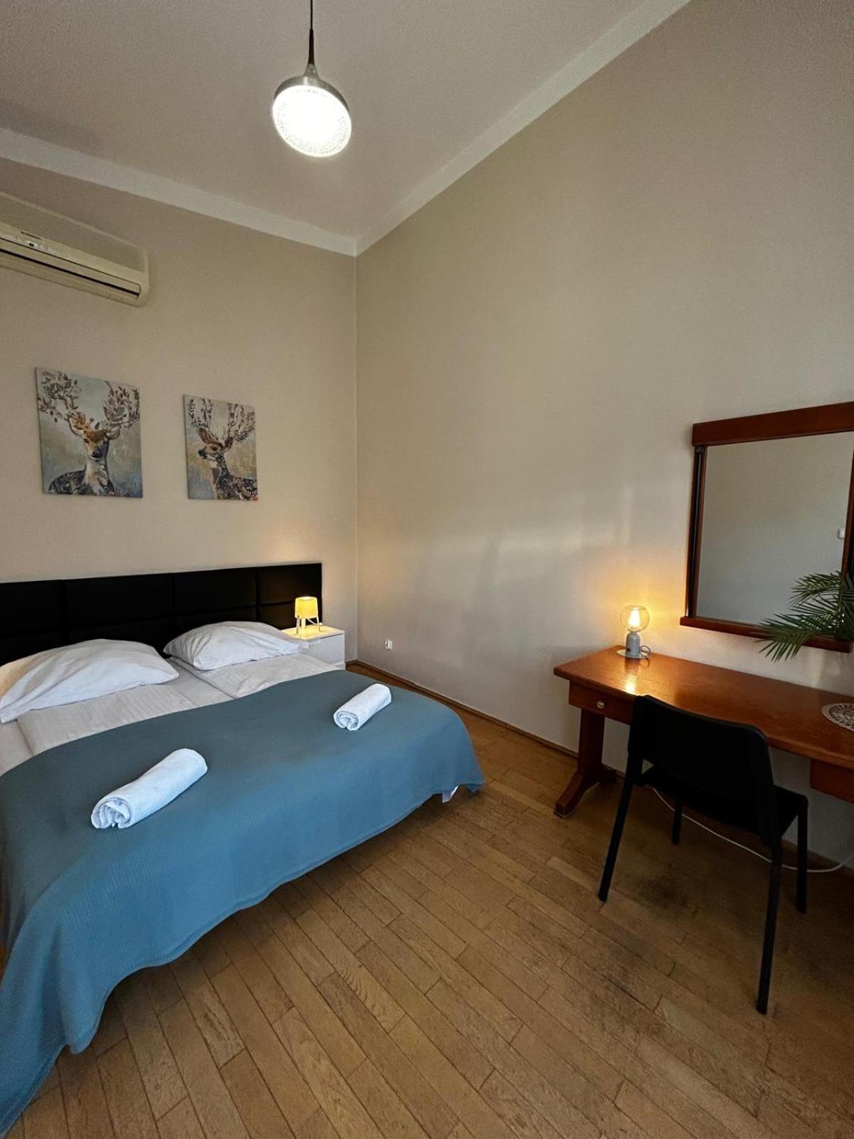 Golden Apartments With Lift - Old Town Krakow Bagian luar foto