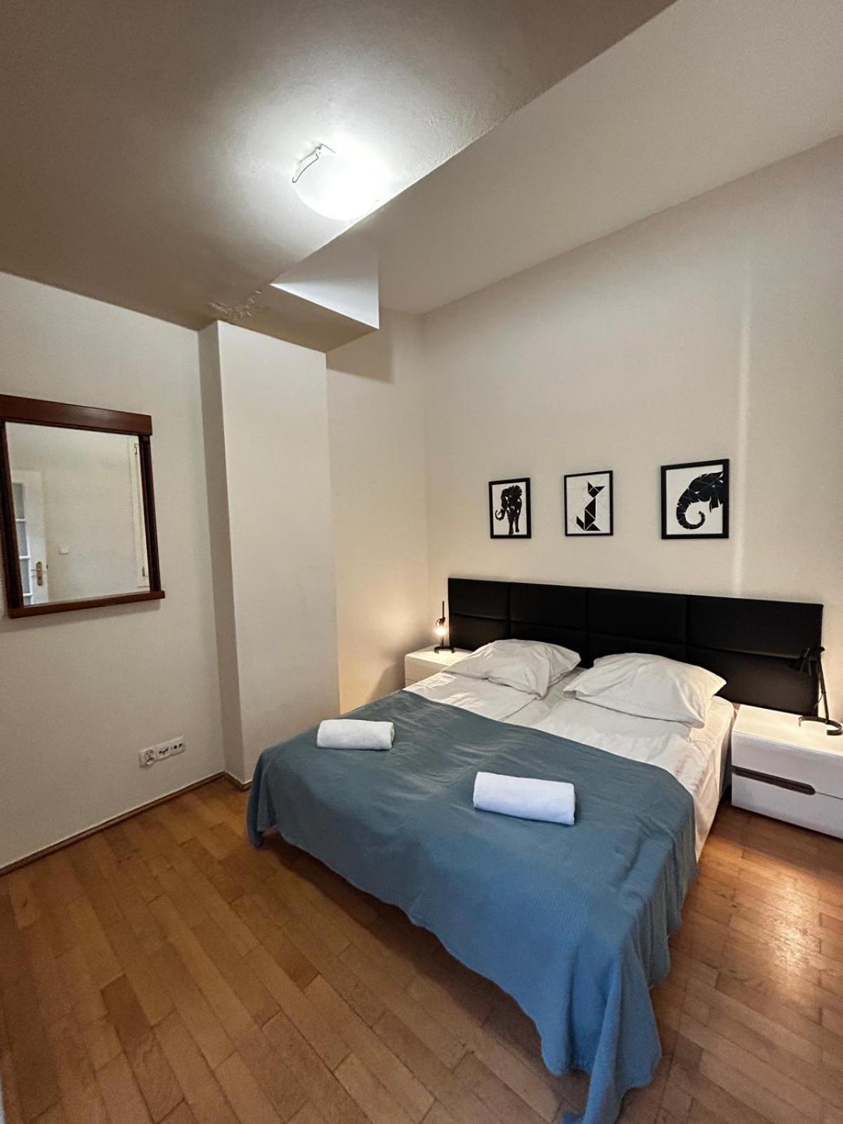 Golden Apartments With Lift - Old Town Krakow Bagian luar foto