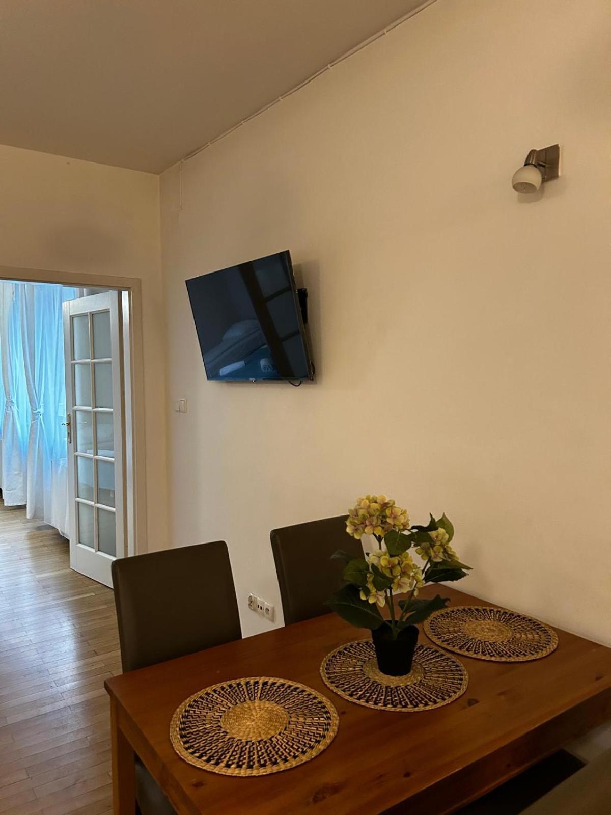 Golden Apartments With Lift - Old Town Krakow Bagian luar foto