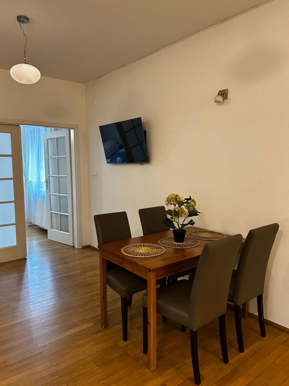 Golden Apartments With Lift - Old Town Krakow Bagian luar foto