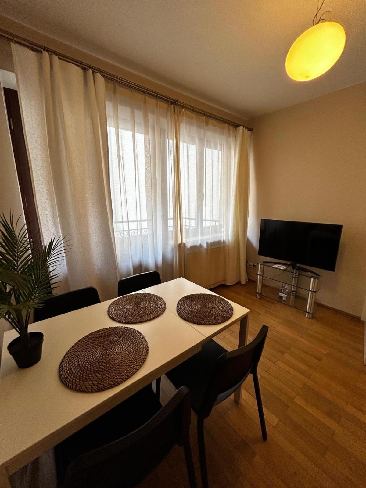 Golden Apartments With Lift - Old Town Krakow Bagian luar foto